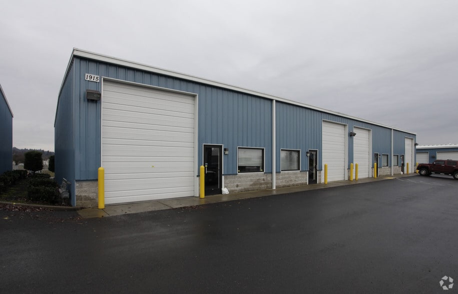 More Photos Of 1915 E 5th St, Vancouver Unknown For Lease