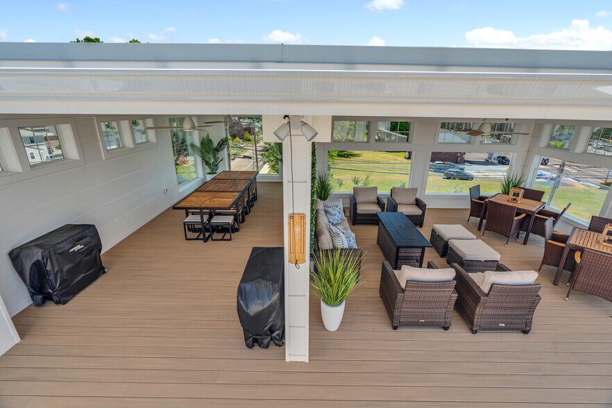 More Photos Of 32 Broadway Ave, Mystic Hotel For Sale