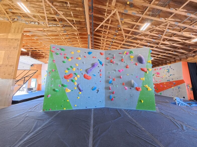 More Photos Of 2405 SW 1st St, Redmond Industrial For Lease