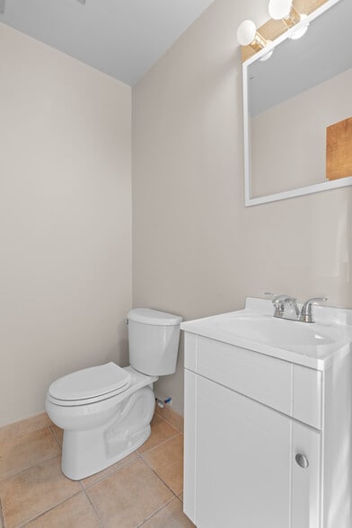 More Photos Of 961-971 Oakwood Dr, Rochester Medical For Lease