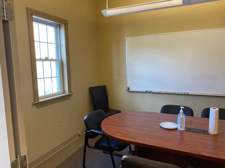 More Photos Of 7 Main St, North Kingstown Storefront Retail Office For Lease