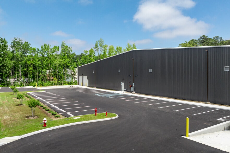 More Photos Of 324 E St, Hampton Warehouse For Sale