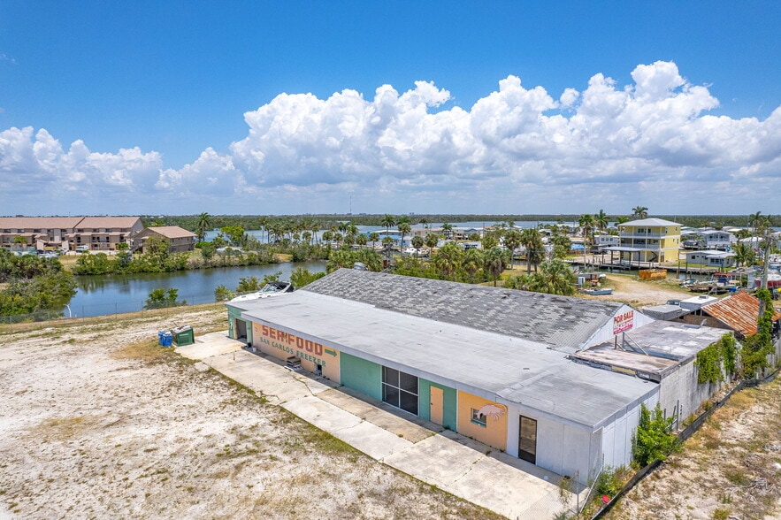 More Photos Of 870 Buttonwood Dr, Fort Myers Beach Distribution For Sale
