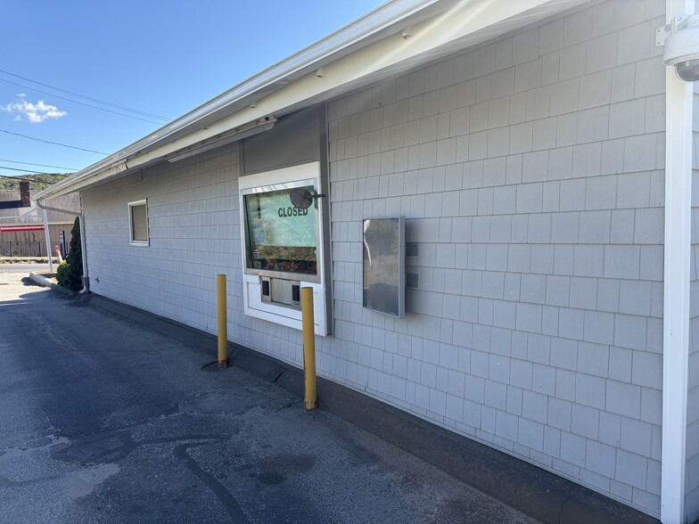 More Photos Of 116 Bridge Rd, Haddam Bank For Lease