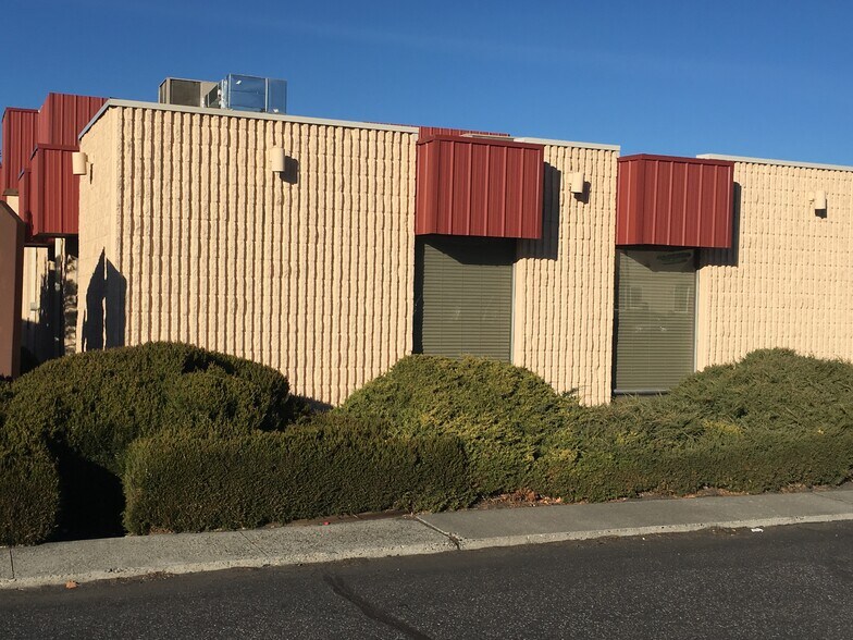 More Photos Of 7303 W Canal Dr, Kennewick Storefront For Lease