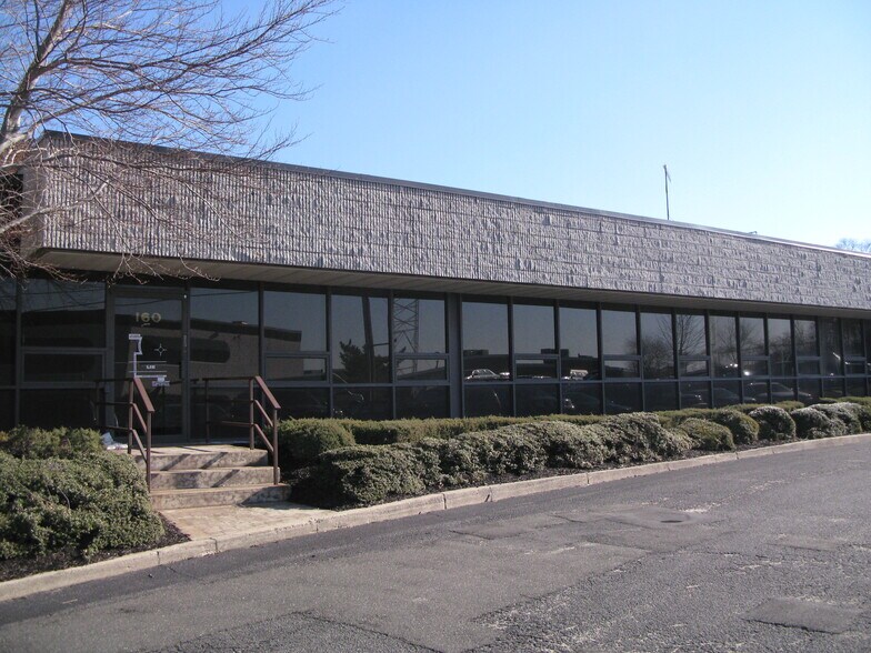 Primary Photo Of 150-180 Dupont St, Plainview Warehouse For Lease