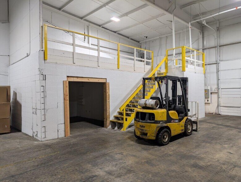 More Photos Of 4561 W Dickman Rd, Battle Creek Industrial For Sale