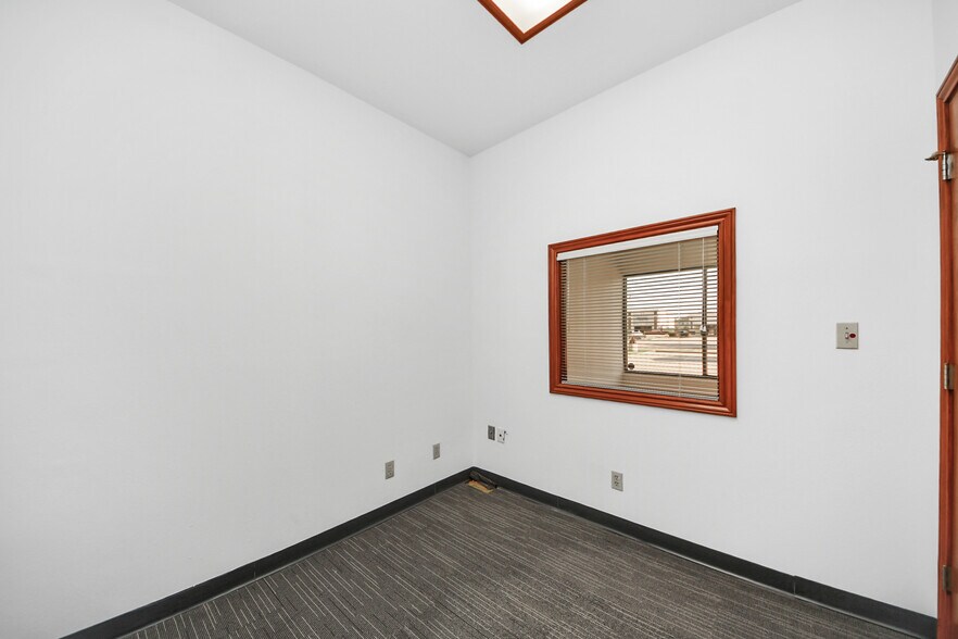 More Photos Of 13615 Bellaire Blvd, Houston Medical For Lease