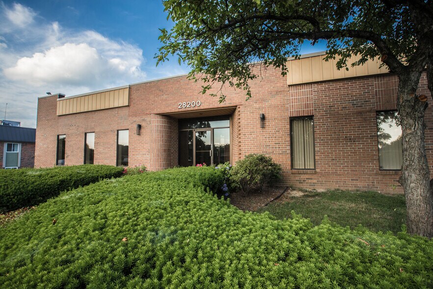 More Photos Of 28200 Orchard Lake Rd, Farmington Hills Office For Lease