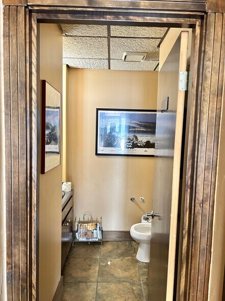 More Photos Of 1917 S Harvard Dr, Oklahoma City Office For Lease