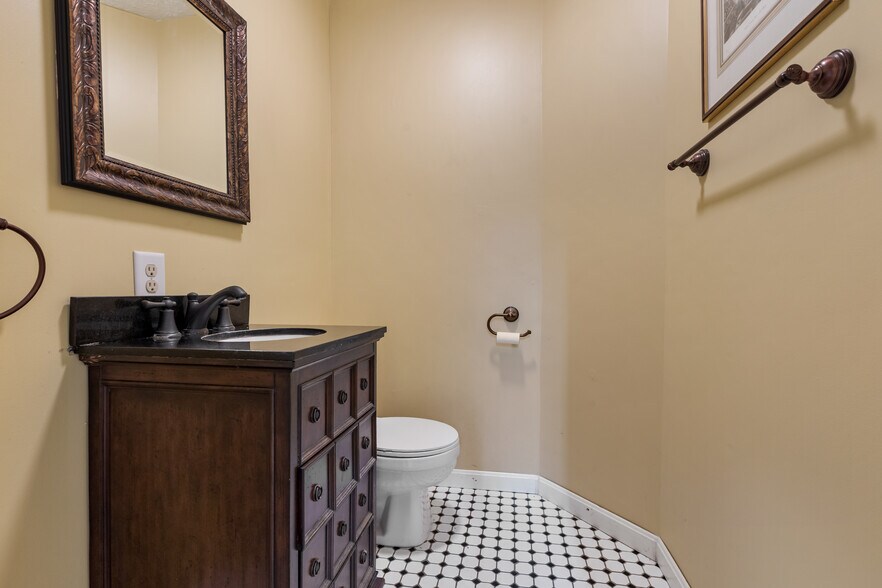 More Photos Of 1542 Frederica St, Owensboro Office Residential For Sale