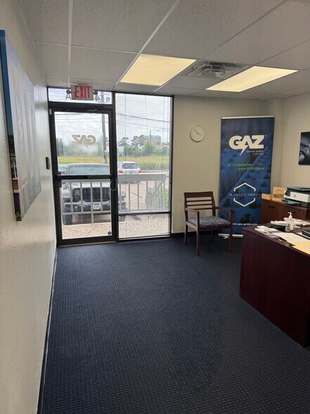More Photos Of 4400-4420 W 12th St, Houston Warehouse For Lease