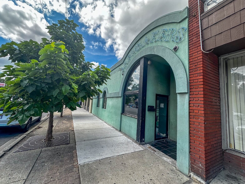 More Photos Of 10350 S Western Ave, Chicago Bar For Sale