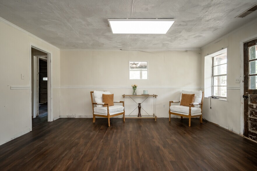 More Photos Of 577 Main st, Lexington Flex For Sale