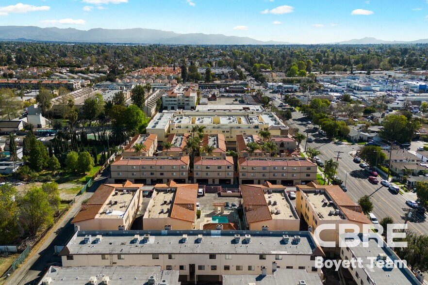 More Photos Of 18621 Saticoy St, Reseda Apartments For Sale