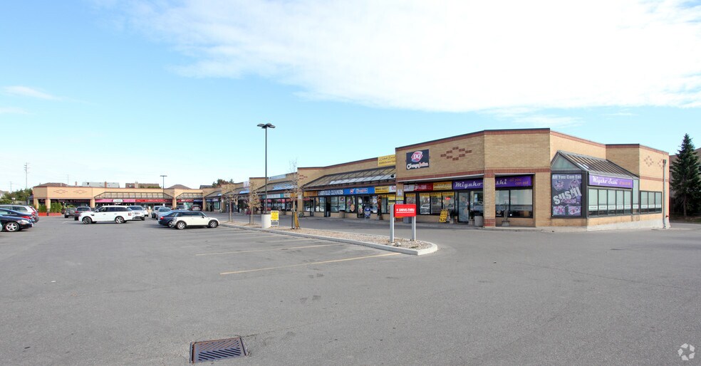 More Photos Of 9301 Bathurst St, Richmond Hill Storefront For Lease