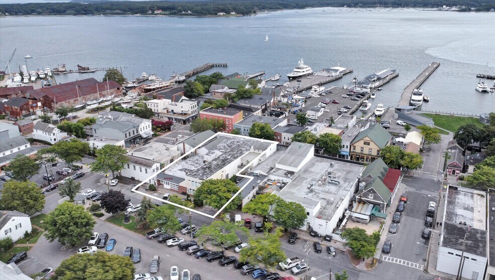 More Photos Of 14 Front St, Greenport Freestanding For Sale