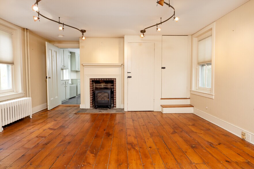 More Photos Of 69 E Oakland Ave, Doylestown Office For Sale