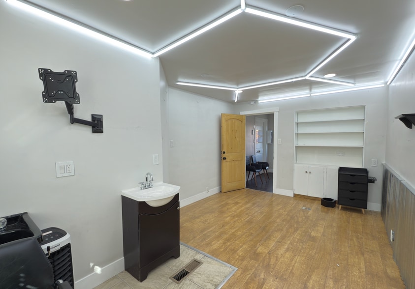 More Photos Of 105 Mount Rose St, Reno General Retail For Lease