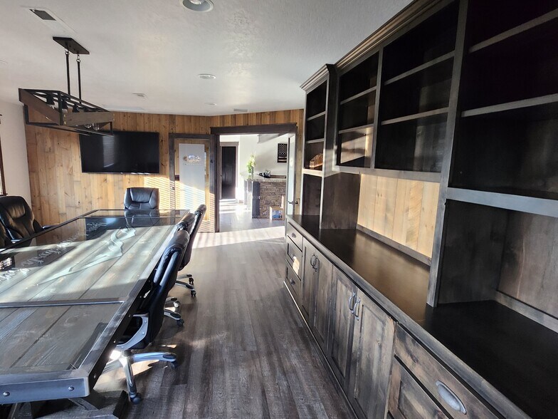 More Photos Of 10157 N Taryne St, Hayden Warehouse For Lease
