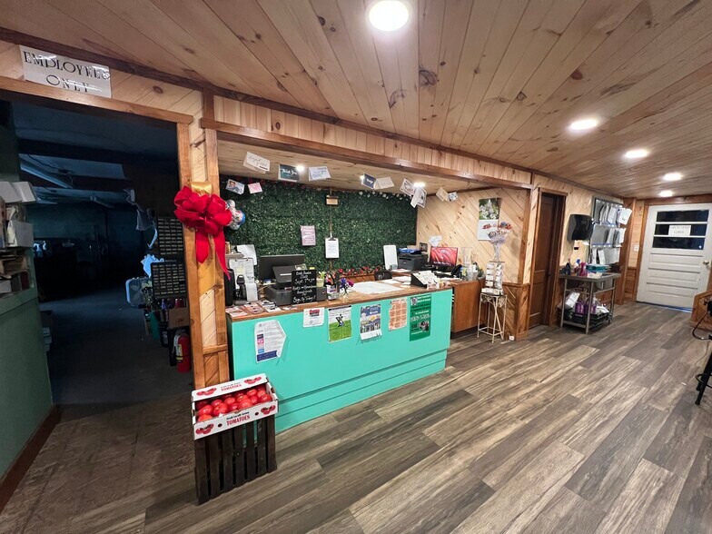 More Photos Of 213 Missouri St., Franklin Garden Center For Sale