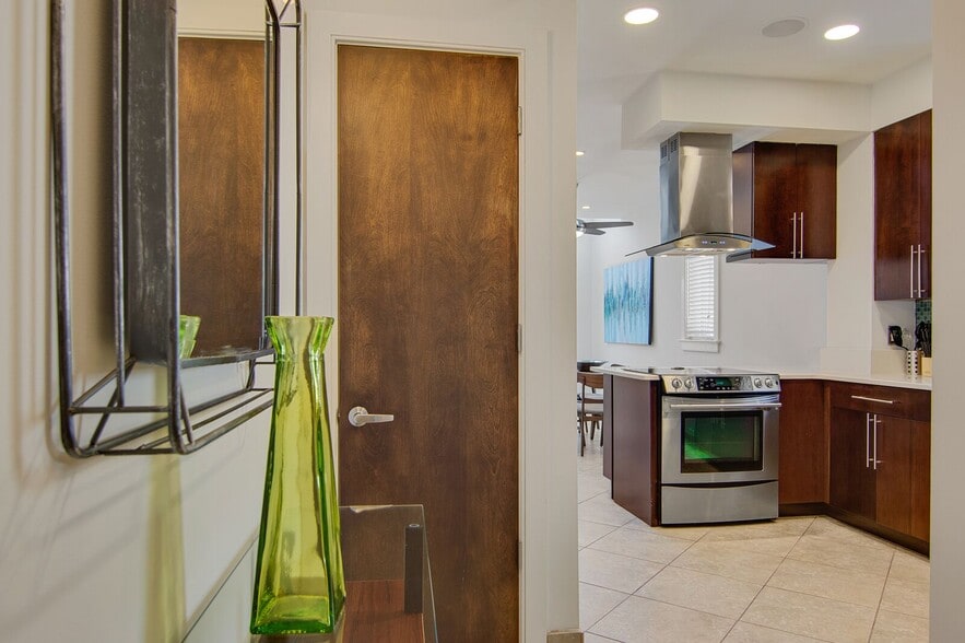 More Photos Of 487 King St, Charleston Loft Creative Space For Sale