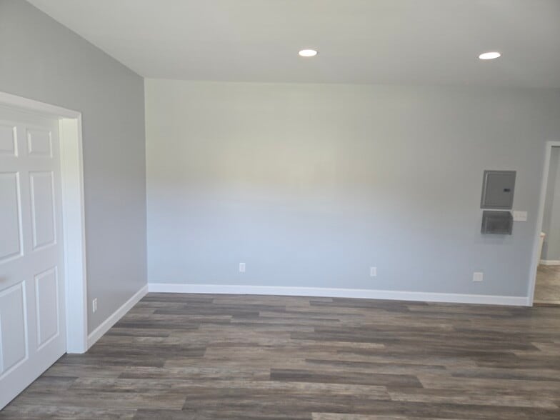 More Photos Of 1315 S Water Ave, Gallatin Freestanding For Lease