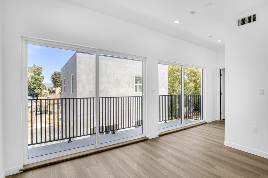 More Photos Of 10826 Hesby St, North Hollywood Apartments For Sale