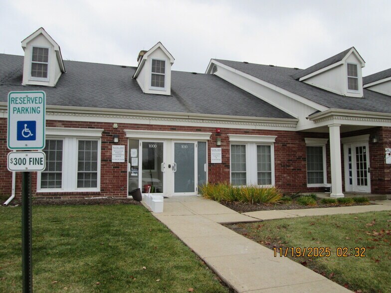 More Photos Of 33 W Higgins Rd, South Barrington Office For Lease