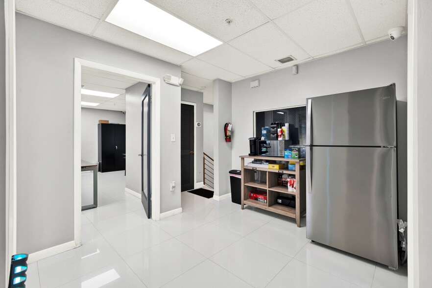 More Photos Of 7770 NW 46th St, Doral Warehouse For Sale