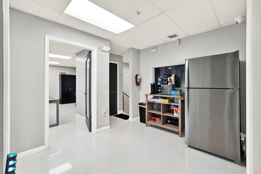 More Photos Of 7770 NW 46th St, Doral Warehouse For Sale