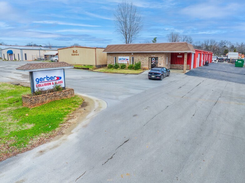 More Photos Of 2828 Jordan Ln NW, Huntsville Auto Repair For Sale