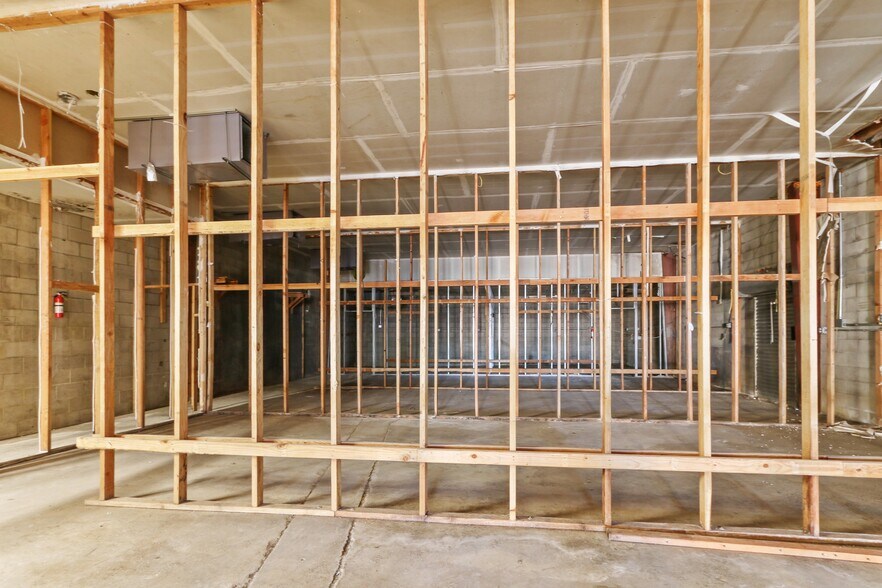 More Photos Of 1410-1412 Elwood St, Los Angeles Warehouse For Sale