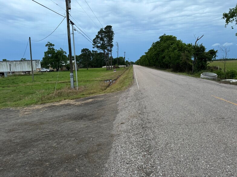More Photos Of 20025 County Road 48, Rosharon Land For Sale