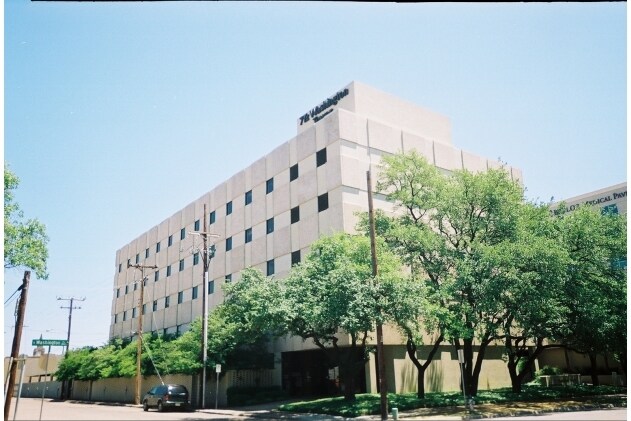 More Photos Of 712 N Washington Ave, Dallas Medical For Lease