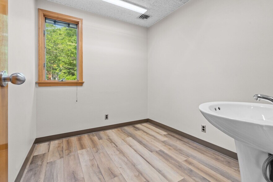 More Photos Of 2400 Wales Ave NW, Massillon Office For Lease