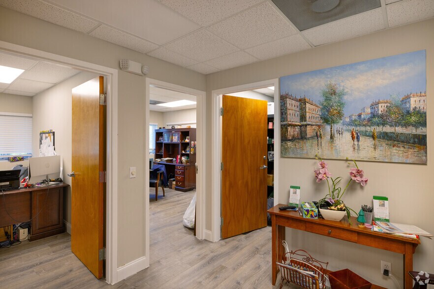 More Photos Of 4532 Tamiami Trl E, Naples Medical For Lease