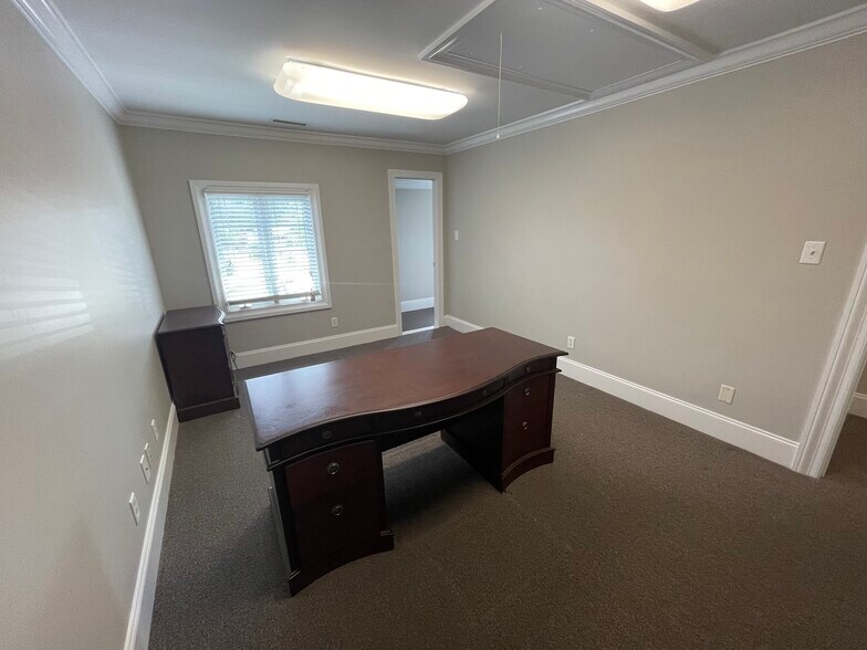 More Photos Of 2719 Graves Dr, Goldsboro Office For Lease