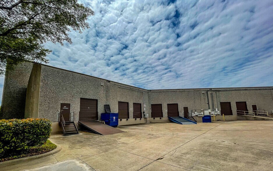 More Photos Of 2900 Gateway Dr, Irving Unknown For Lease