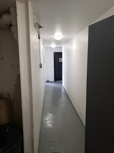 More Photos Of 21-38 44th Rd, Long Island City General Retail For Lease