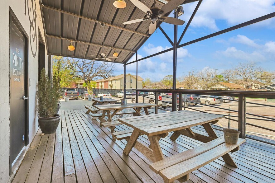 More Photos Of 2925 Race St, Fort Worth Restaurant For Lease