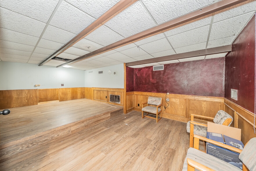 More Photos Of 424 S Bryan Belt Line Rd, Mesquite Flex For Sale