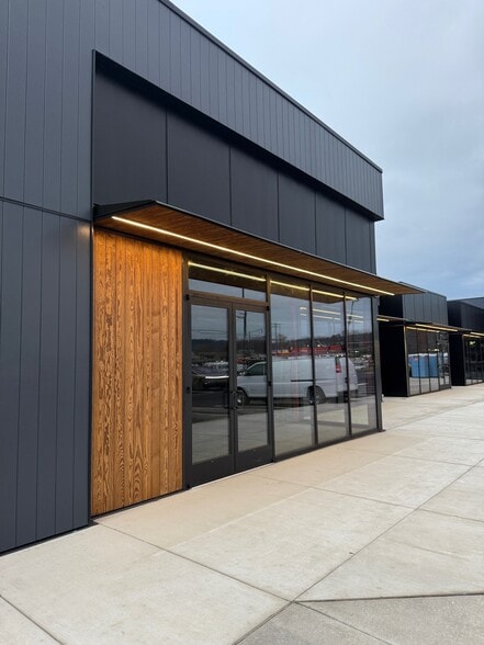 More Photos Of 1094 Valentine, Pacific General Retail For Sale