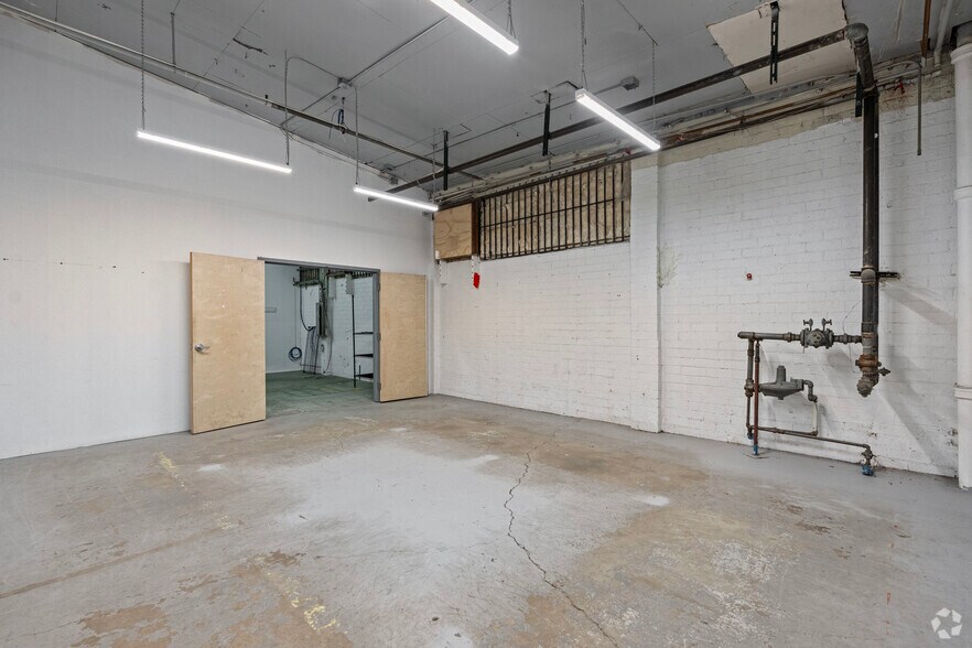 More Photos Of 540 S Crocker St, Los Angeles Industrial For Sale