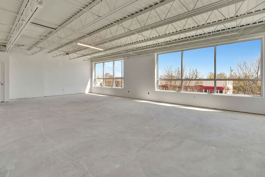 More Photos Of 2533-2537 Far Hills Ave, Oakwood Storefront Retail Office For Lease