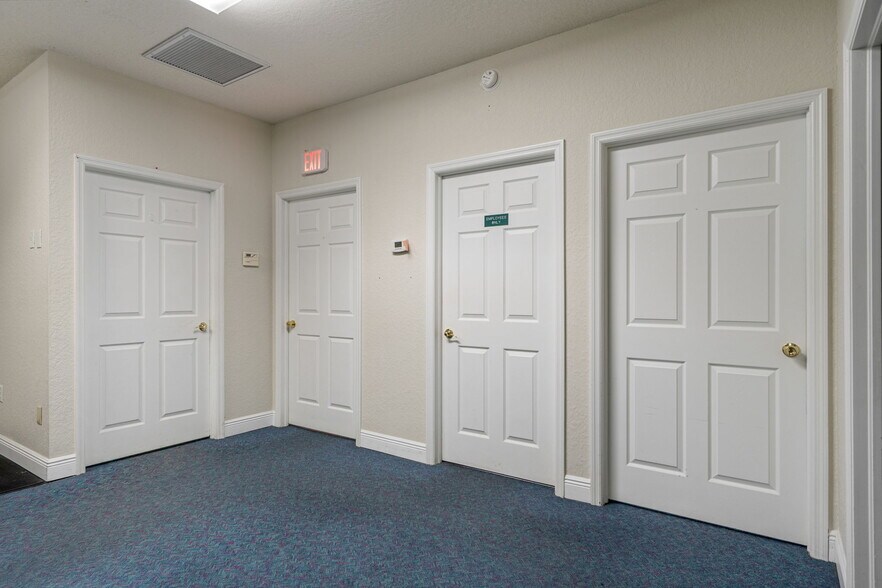 More Photos Of 1377 Deltona Blvd, Spring Hill Office For Lease