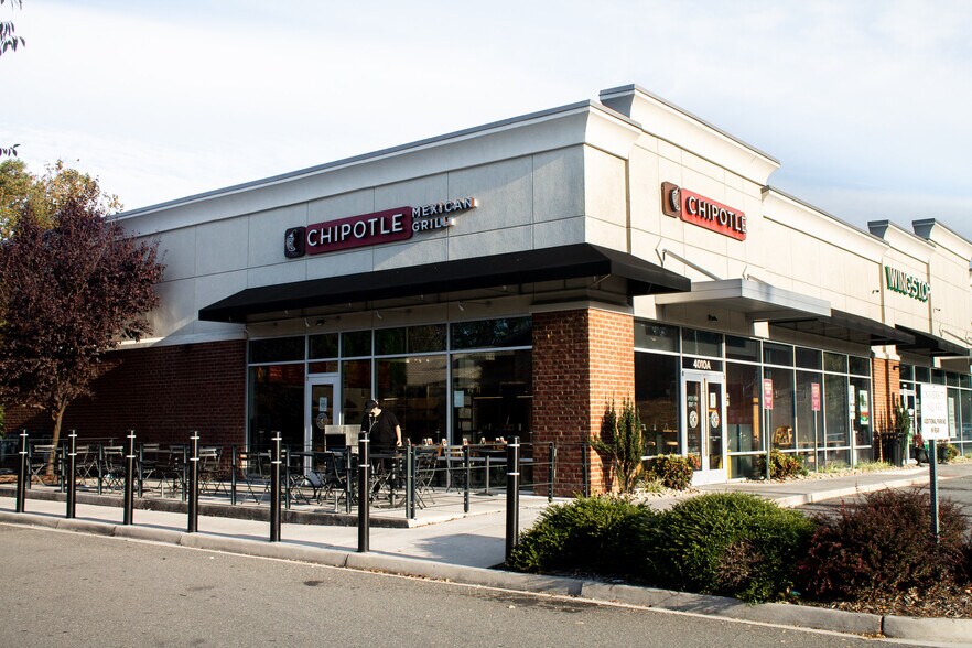 More Photos Of 4010 Wards Rd, Lynchburg Storefront For Sale