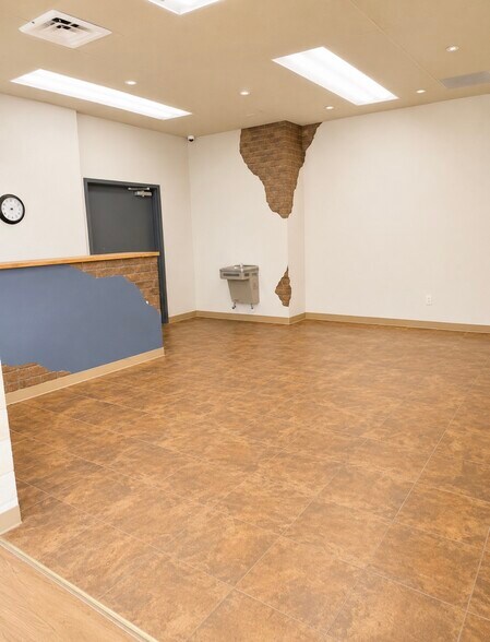 More Photos Of 800 E Aldrich Rd, Bolivar Freestanding For Lease