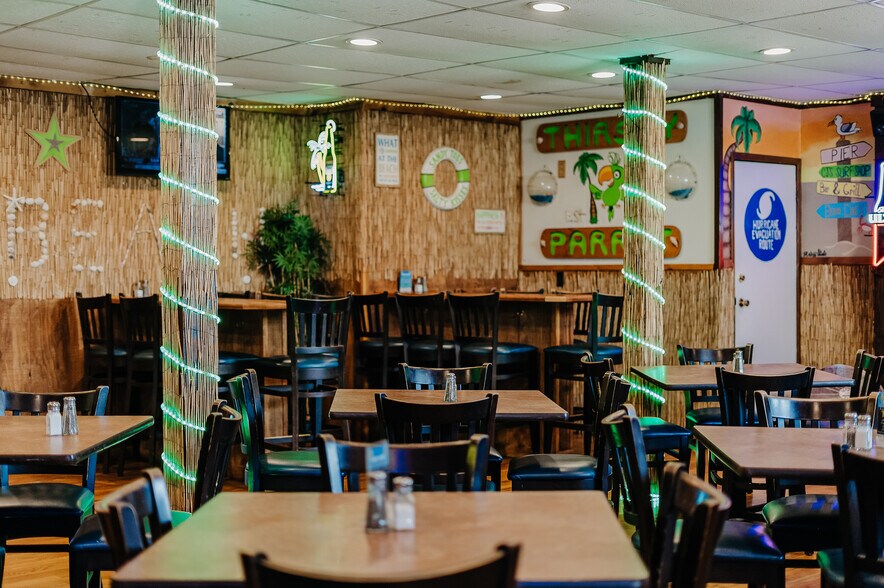 More Photos Of 706 S Washington St, Circleville Bar For Sale