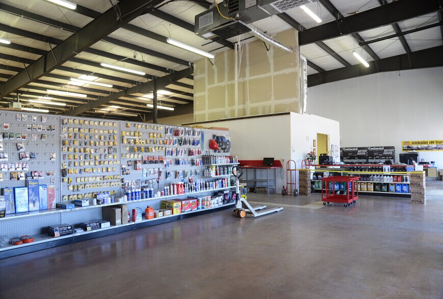 More Photos Of 830 Wilson Dr, Ridgeland Showroom For Lease